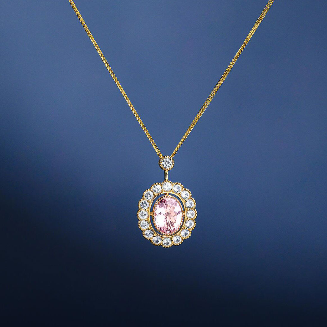 1.25 Karat Pembe Safir Etrafı Pırlantalı Vintage Kolye