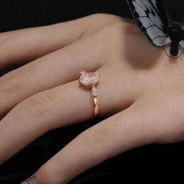 0.90 Karat Oval Pırlanta Tektaş Tria Yüzük Rose Gold